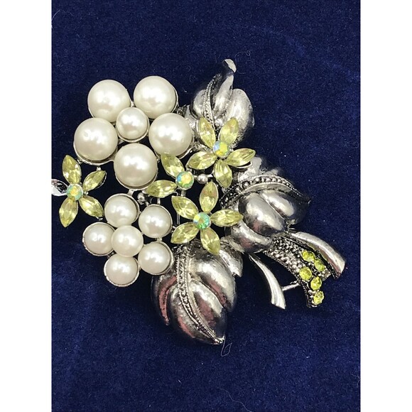 RMN Signed Faux Pearl Yellow‎ Floral Brooch Pin Jewelry Accessory - Picture 7 of 7